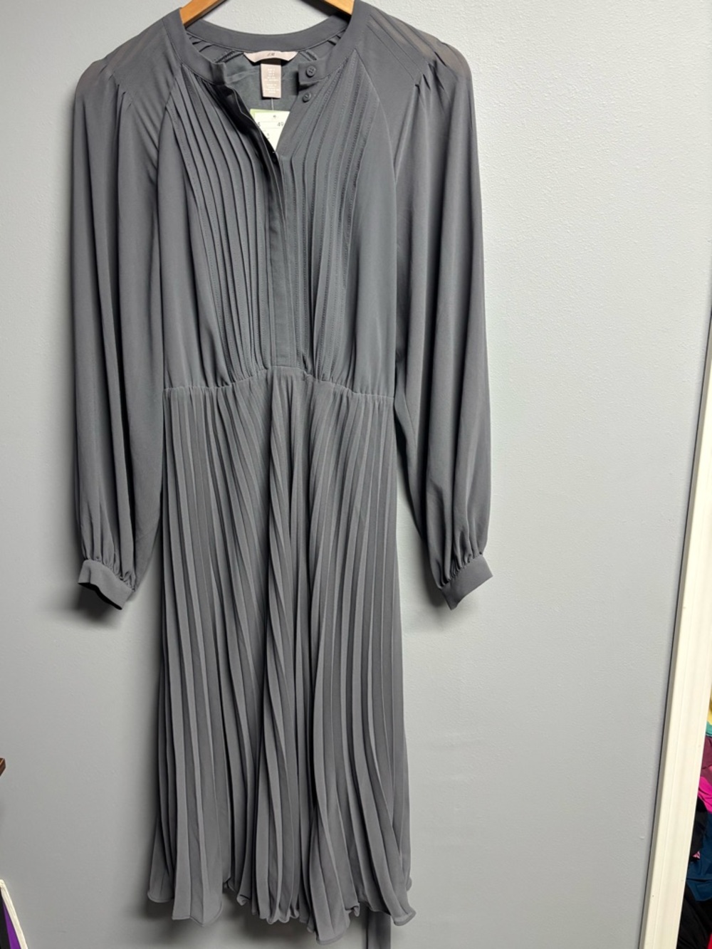 H&M Gray Pleated Long-Sleeve Midi Dress